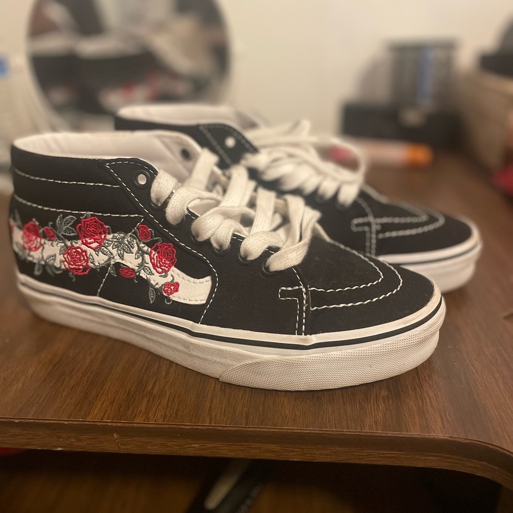 ROSE EMBROIDERED VANS SKATER SHOES
